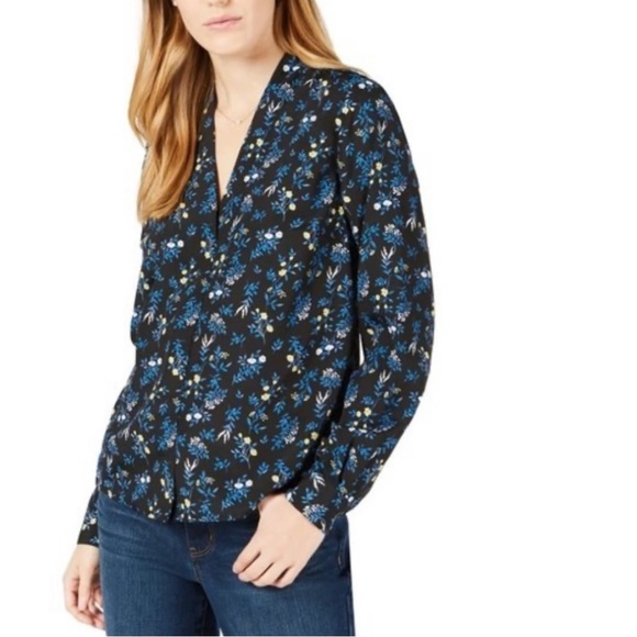 Maison Jules Tops - Maison Jules Printed V-Neck Black Blouse Yellow White Floral Print NWT
Size XXS